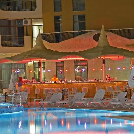 Grenada - By The * サニービーチ